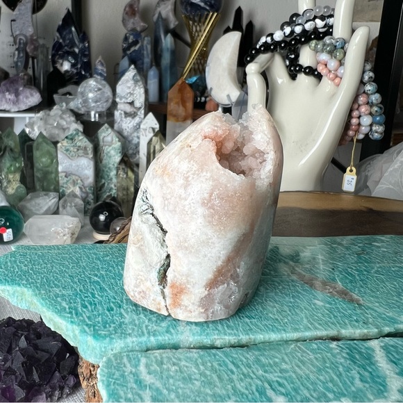 Pink amethyst freeform - Picture 3 of 9